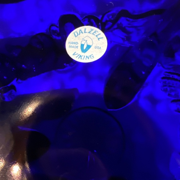 Dalzell Viking Vintage Glass Candy Dish & Lid - Picture 16 of 17